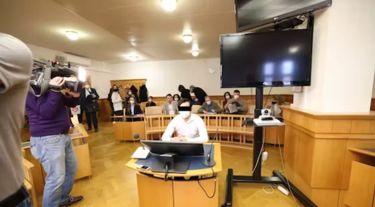 Un român i-a spus judecătorului că e homosexual, ca să scape de acuzația că a bătut două fete, ca să le violeze, în Austria
