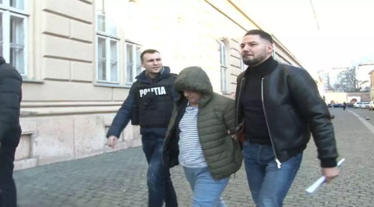 Profesor de la Universitatea din Timişoara, arestat, după ce a încercat să sărute şi să pipăie o copilă de 13 ani în timpul meditațiilor