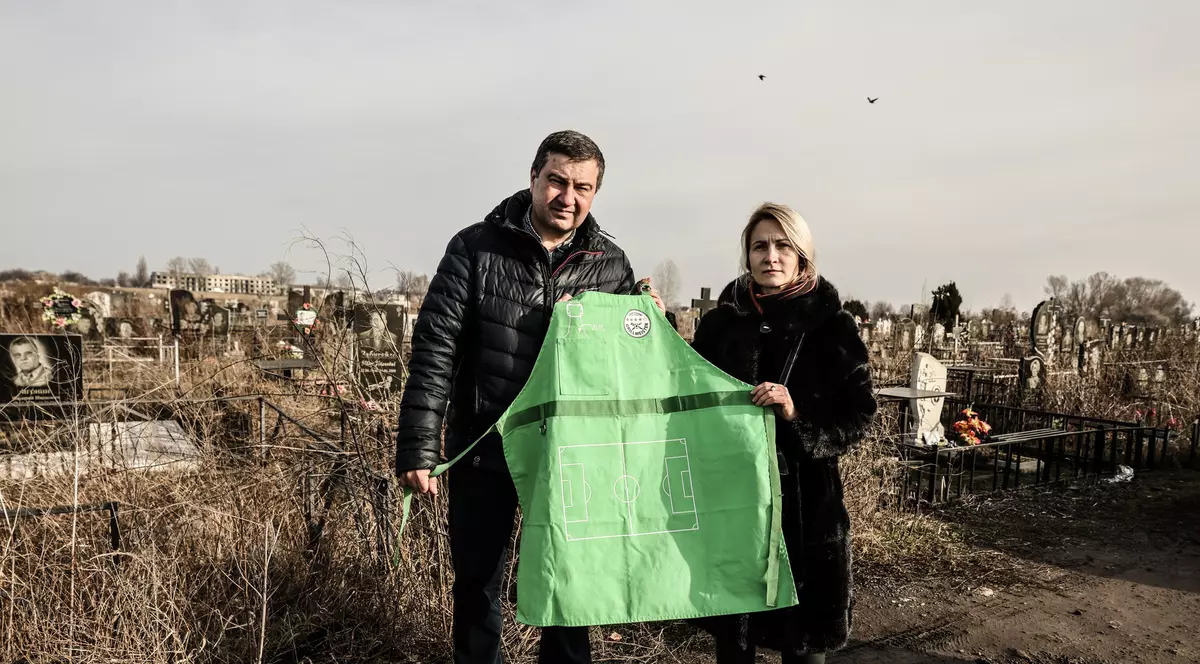 „Ne-a rămas de la el doar un șorț”. Destinul tragic al lui Maksym, adolescentul ucis de ruși în blocul morții din Dnipro. Părinții săi plecaseră de acasă