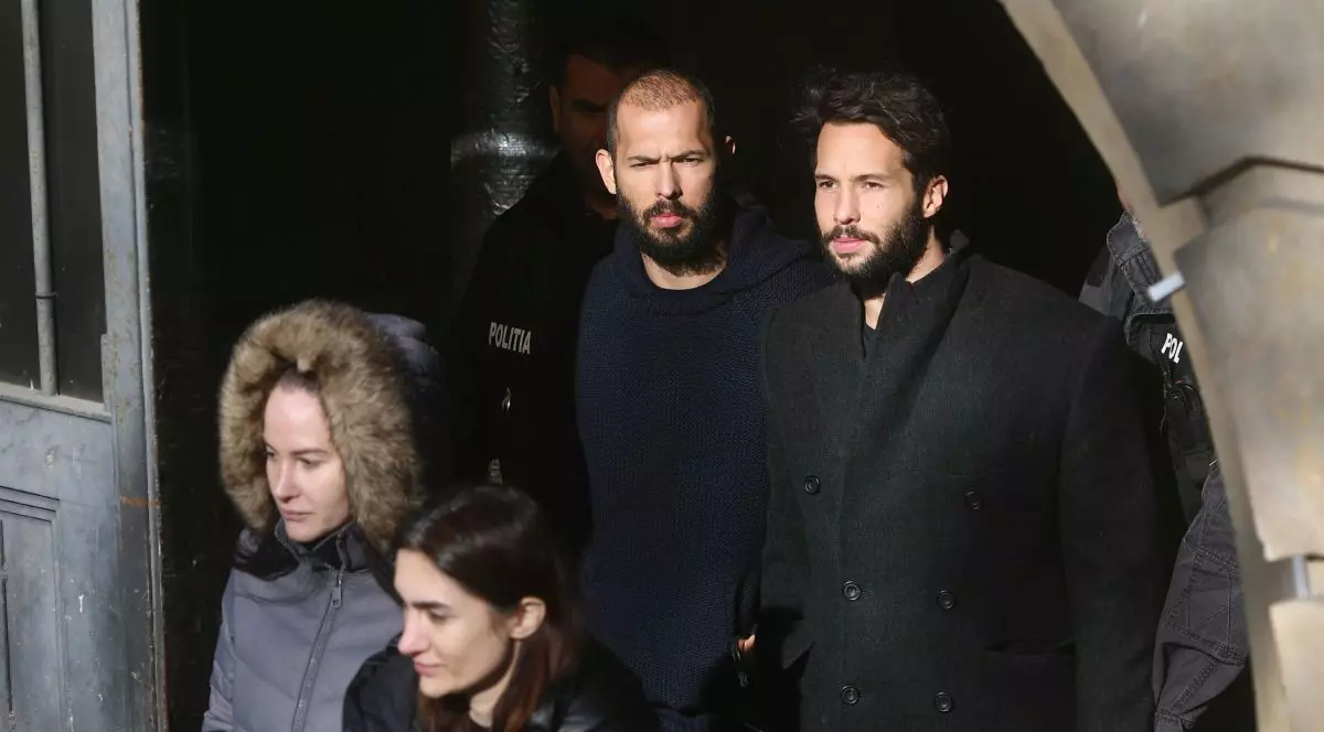 Fraţii Tate rămân în arest preventiv. Decizia este definitivă