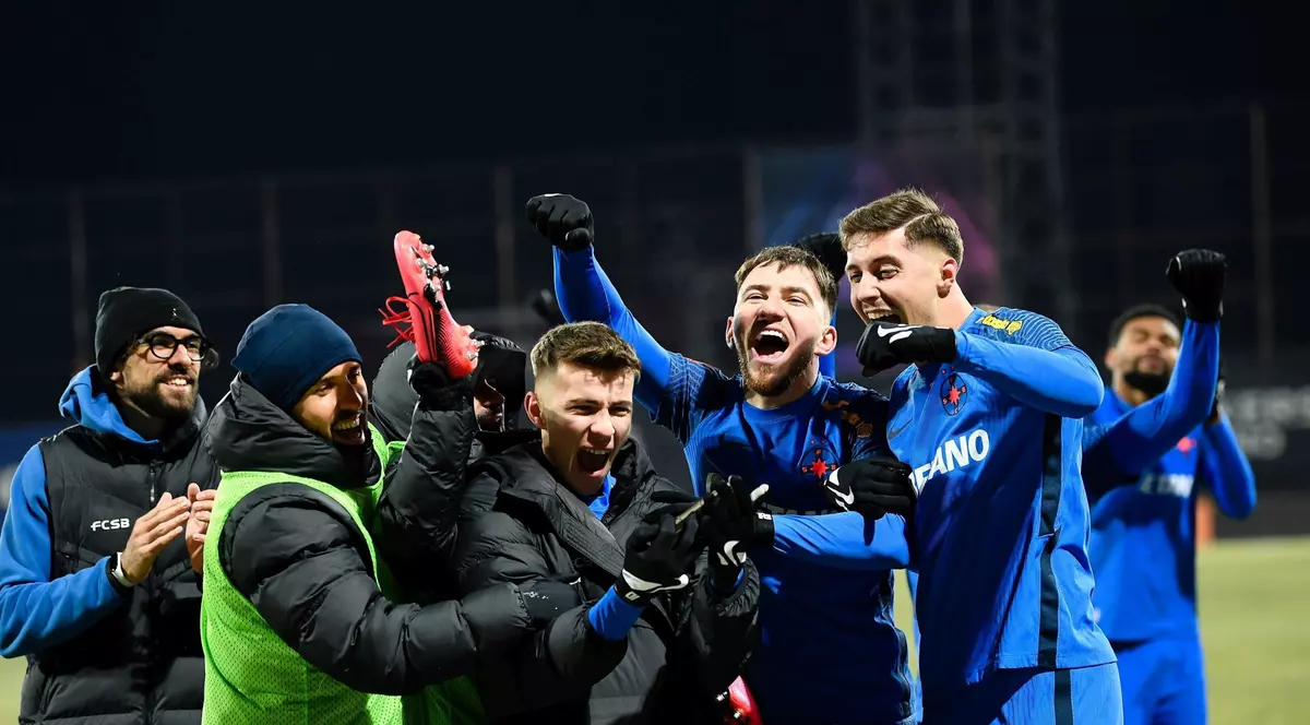 FCSB a învins pe final la Cluj-Napoca și s-a apropiat de campioana en-titre în clasament. Meciul, întârziat de căderea nocturnei