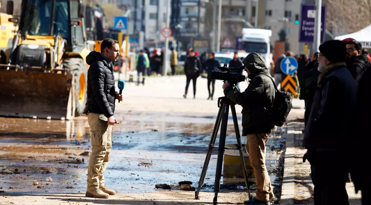 Mai mulți jurnaliști turci au fost arestați pentru modul cum au relatat despre cutremurul din Turcia