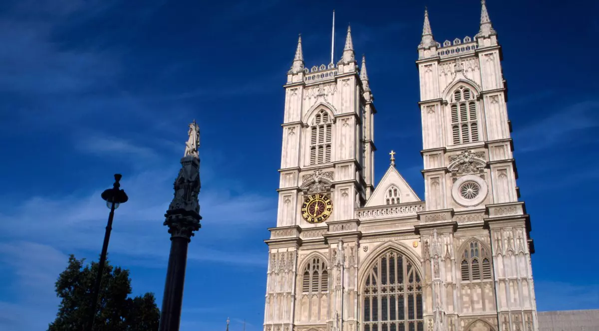 Biserica Angliei ar putea folosi pronume neutre de gen pentru Divinitate. Arhiepiscopul de Canterbury: „Dumnezeu nu este bărbat, femeie sau definibil”