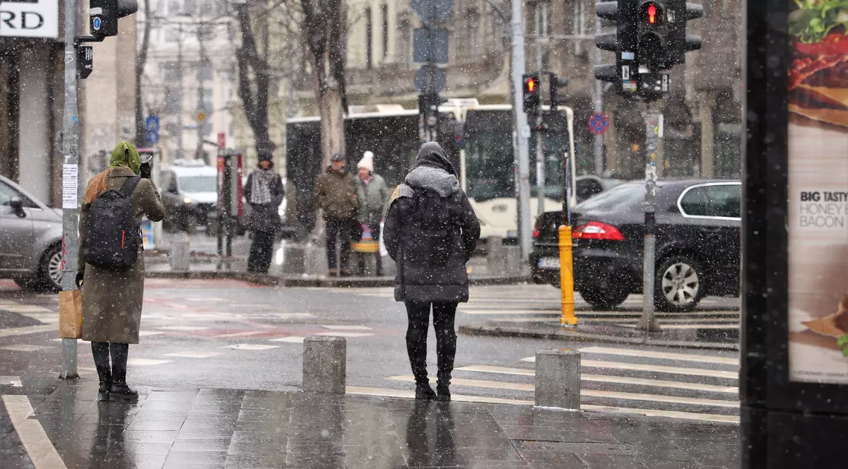 Noi avertizări de vreme rea. Cod portocaliu de ninsori şi viscol în şase judeţe. Cum va fi vremea la București