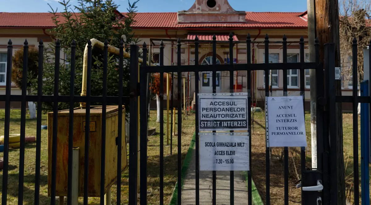 Școlile din Gorj afectate de cutremure: o clădire renovată acum zece ani urmează să fie demolată, o alta a avut-o elevă pe Ecaterina Teodoroiu