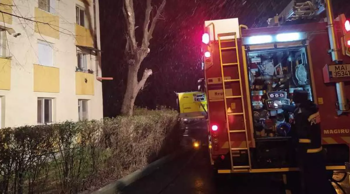 Incendiu la un bloc din Hunedoara. O femeie a murit