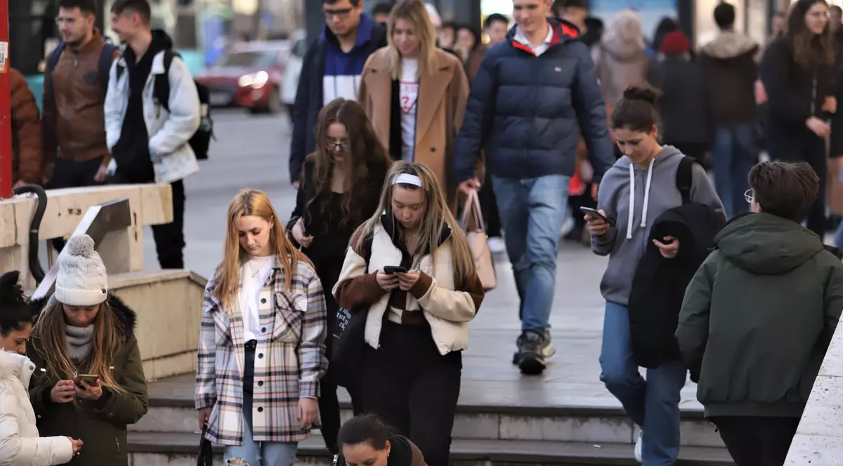 În cine au încredere românii? Pompieri, specialiști în IT sau ofițeri de armată