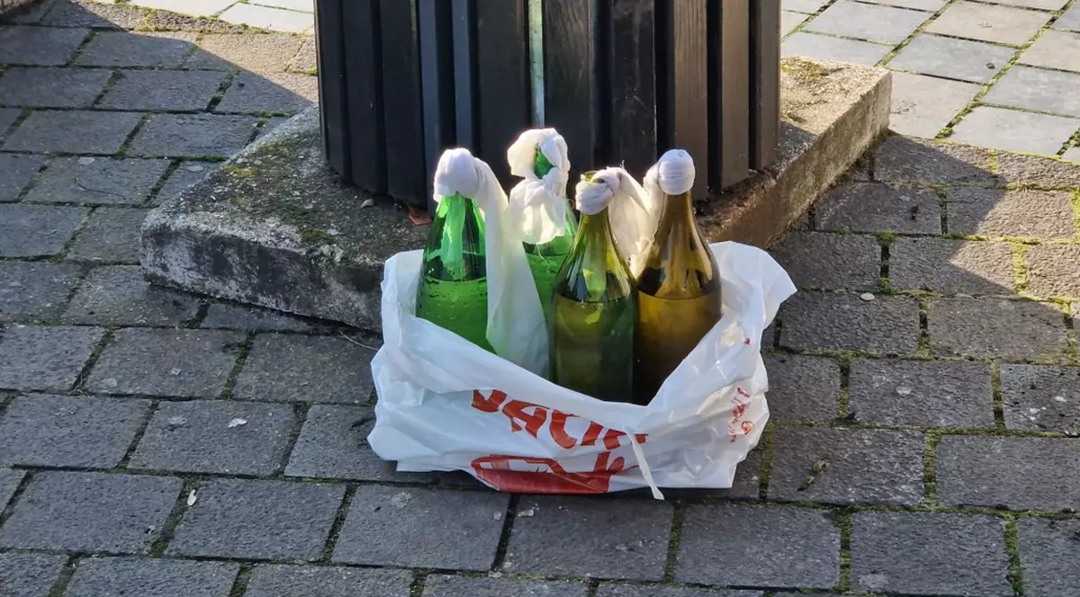 Sticle ce par a fi cocktailuri Molotov, descoperite într-o sacoșă lângă Catedrala Încoronării din Alba Iulia