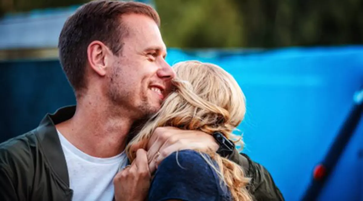 ­­­Cum arată soția lui Armin van Buuren. Poveștile de dragoste ale celor mai cunoscuți artiști și DJ-i de la UNTOLD și Neversea