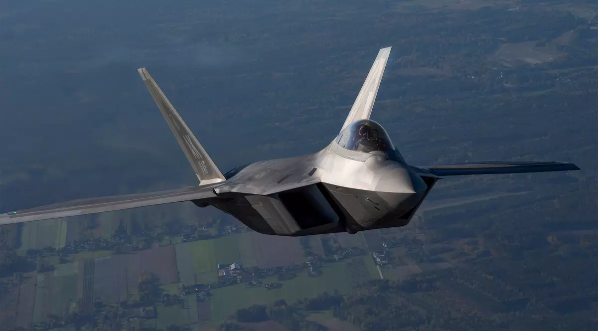 Un „obiect neidentificat”, doborât de un avion american deasupra Canadei. Este al doilea astfel de incident în 24 de ore