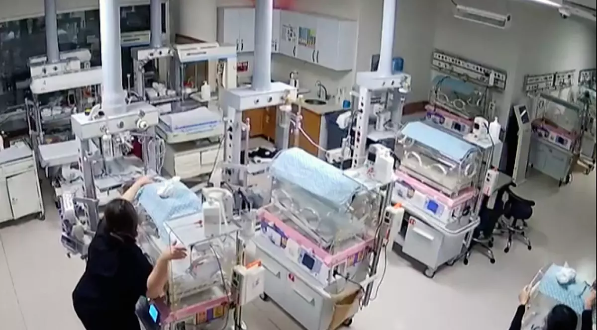 Un bărbat din Turcia, arestat după ce a încercat să fure un bebeluș dintr-un spital, după cutremur