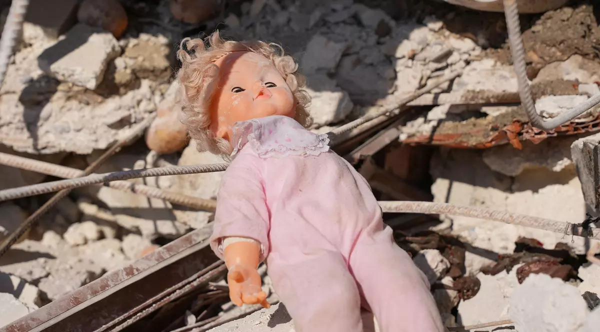 „N-aș fi rezistat fără copil”. Mărturia unei femei care a supraviețuit 90 de ore sub dărâmături, lângă bebelușul ei de 10 zile