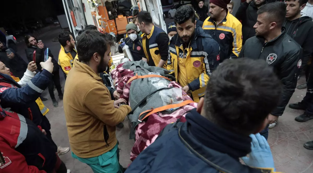 Un bărbat a fost scos viu de sub dărâmături la 278 de ore de la cutremurul din Turcia. „Renaștem cu fiecare viață salvată”