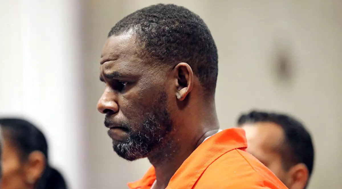 R. Kelly a fost condamnat la încă 20 de ani de închisoare, într-un dosar de pornografie infantilă. Cât va ispăși din pedeapsă