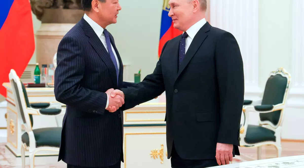 Putin a discutat cu şeful diplomaţiei chineze planul de pace pentru Ucraina propus de Beijing. Ce ar conține acesta