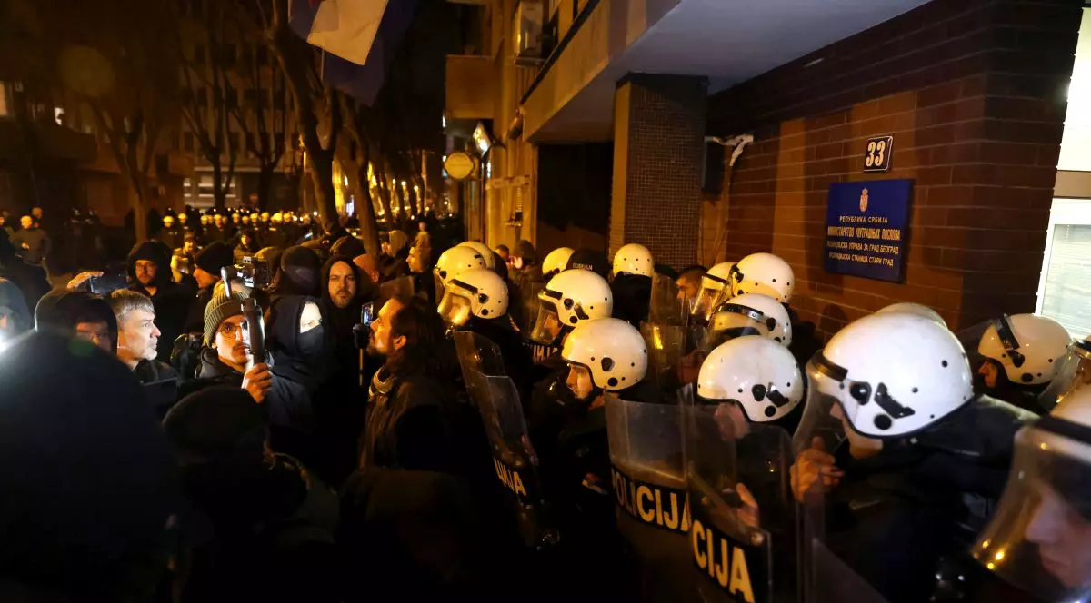 Protestele naționaliste din Serbia sporesc tensiunile cu privire la influența Rusiei în statul din Balcani