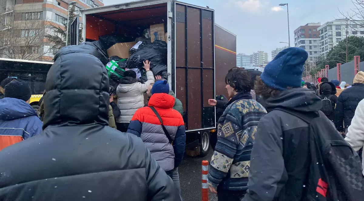 Româncă din Istanbul, voluntară pentru sinistrații cutremurului: „Unii nu au încredere să doneze la autoritățile statului”