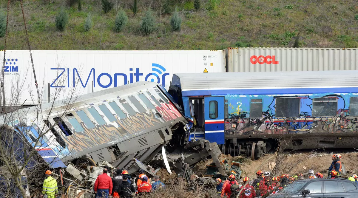 „O eroare umană”, cauza accidentului feroviar din Grecia soldat cu cel puțin 40 de morți, anunță premierul elen