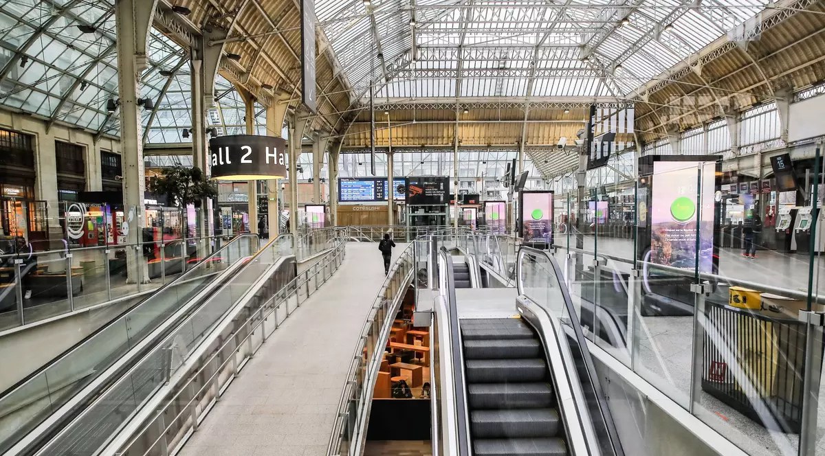 Avertizare de călătorie MAE pentru Franța, unde circulaţia trenurilor, transportul public şi zborurile vor fi afectate de o grevă generală