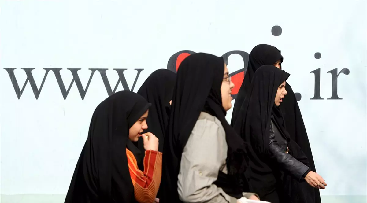 Iranul a arestat peste 100 de persoane după cazurile de otrăvire a sute de eleve din întreaga țară