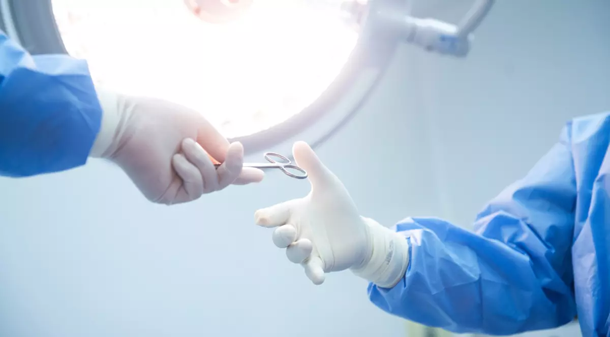 Medicul grec, fără drept de practică, ce a operat o fetiță de 6 luni, amenință Libertatea cu judecata: „Există o cercetare penală care nu s-a finalizat”