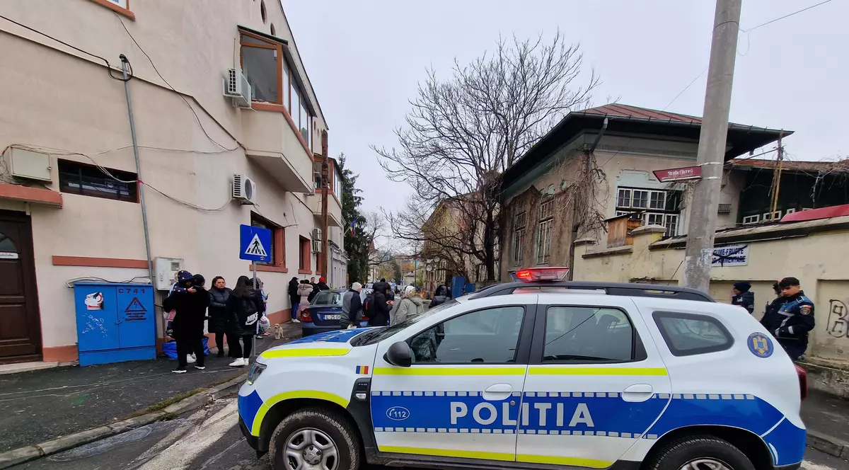 Plângere penală după evacuarea cu scandal din miezul iernii din București. Cinci oameni acuză autoritățile de tortură, abuz în serviciu și violare de domiciliu 