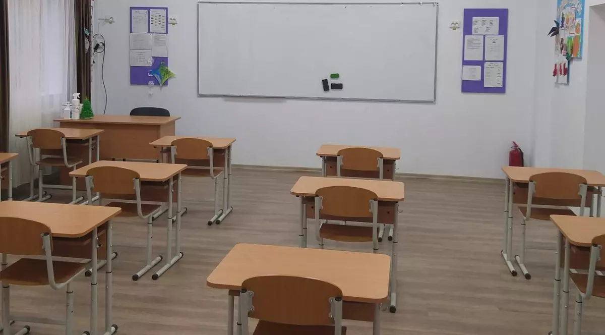 Mama unui elev a fost reținută după ce a intrat în şcoală, în timpul orelor, şi a lovit două colege ale fiului ei, în Giurgiu