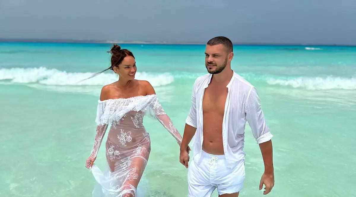 Ce artist cunoscut va cânta la nunta Mariei Constantin cu Robert și cine vor fi nașii. „Ne leagă și o prietenie foarte frumoasă”