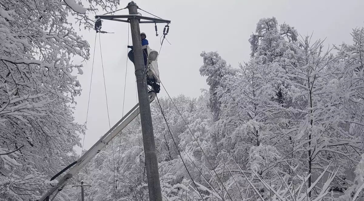 Mii de locuitori din Apuseni, în continuare fără curent electric, din cauza vremii. Defecțiunea ține de mai bine de 3 zile