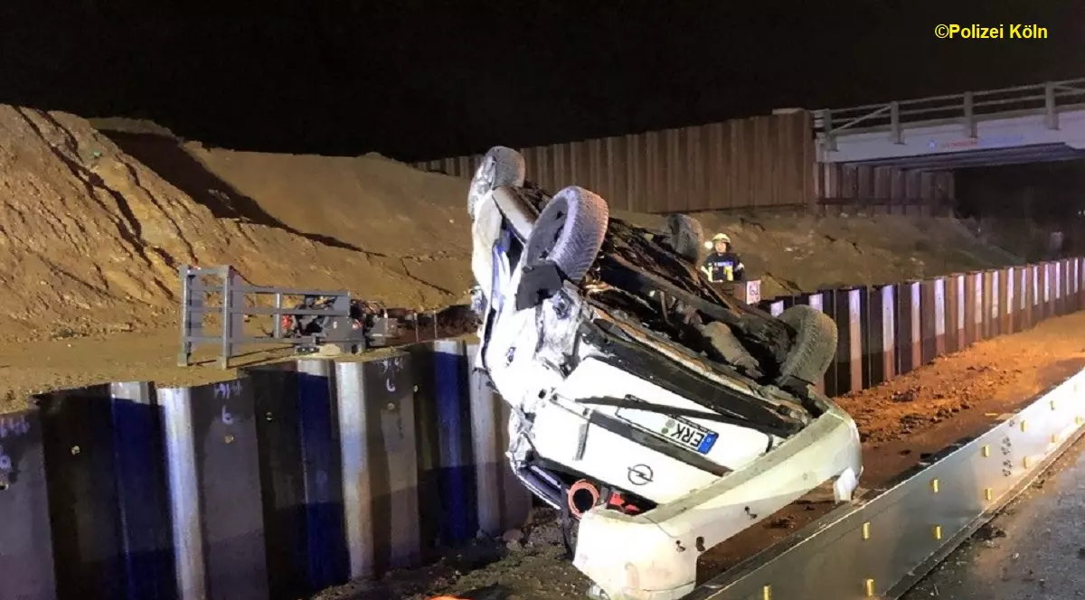 Un șofer a căzut cu mașina de pe o autostradă în reparații, în Germania. Indicatoarele care semnalizau lucrarea au fost îndepărtate de necunoscuți