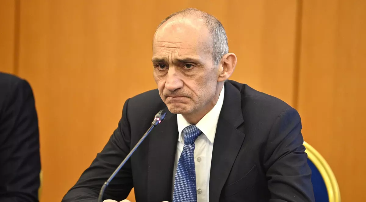 Patronul Euroins, Assen Hristov, acuză că „un angajat al SRI, Gabriel Cojocaru, care lucrează la prevenirea spălării banilor”, face parte din „haita care a ucis o companie sănătoasă, Euroins”