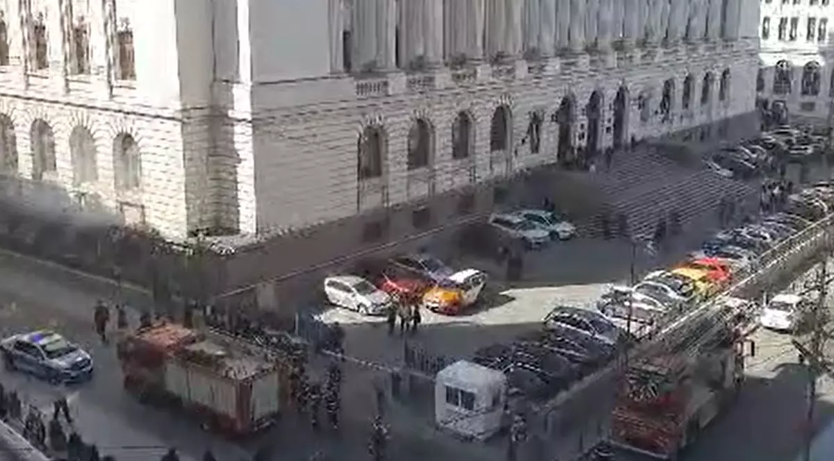 Alertă de incendiu la BNR. Clădirea a fost evacuată după ce a început să iasă fum. Ce s-a întâmplat