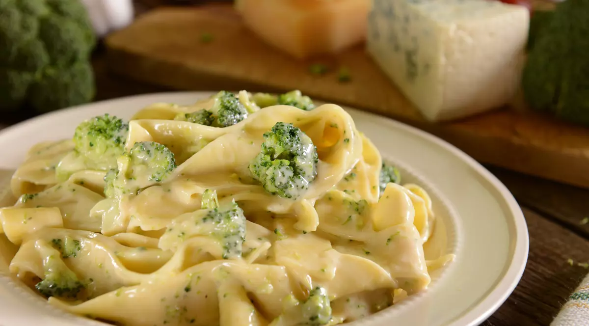 Ce este sosul gorgonzola și cum se prepară. Rețetă de sos gorgonzola 