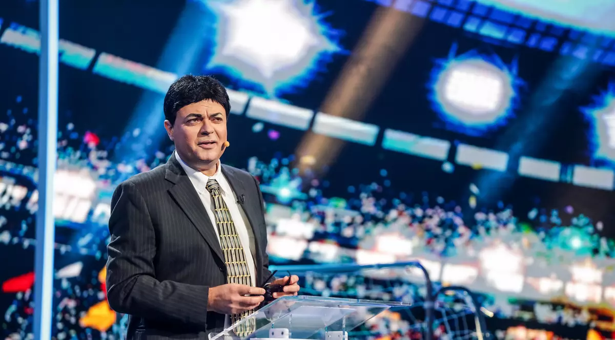 Cristi Borcea impersonat de Marcelo Cobzariu