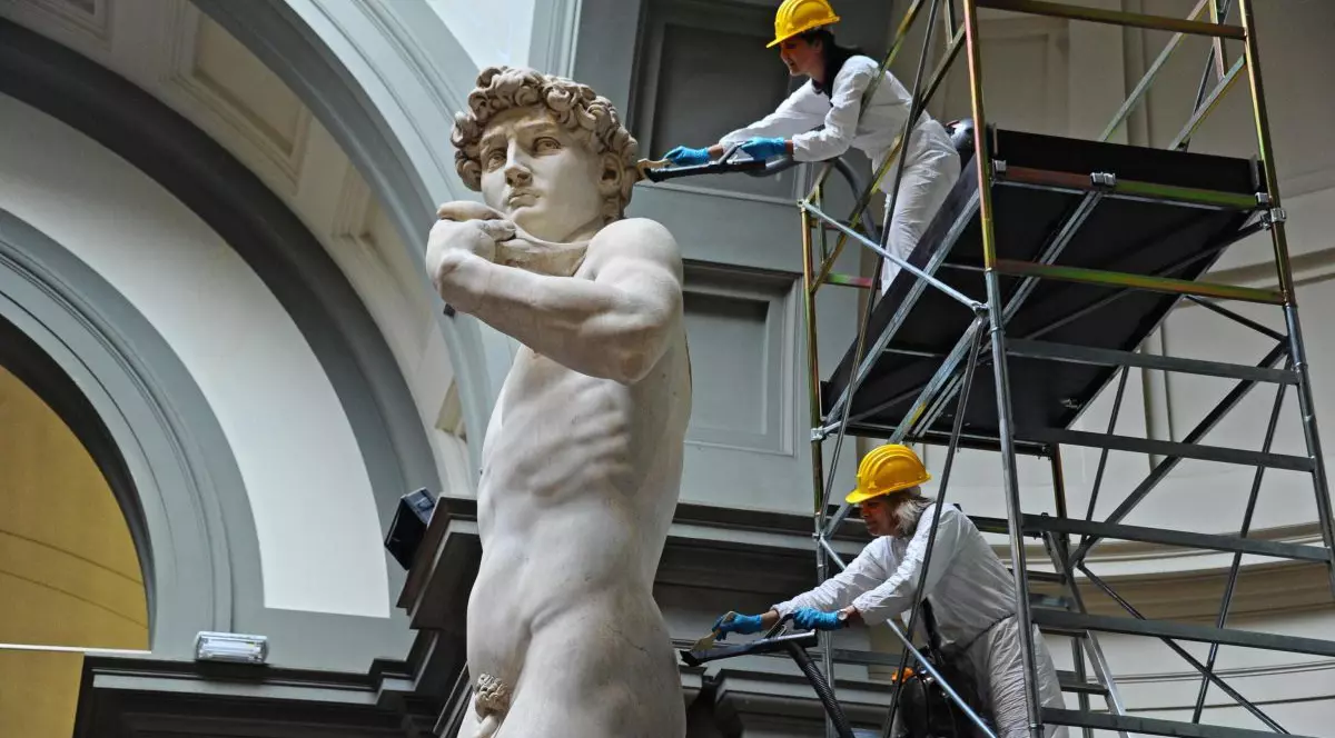 Cum au declanșat David și Michelangelo un nou război cultural într-o școală din Florida unde părinții au mereu dreptate