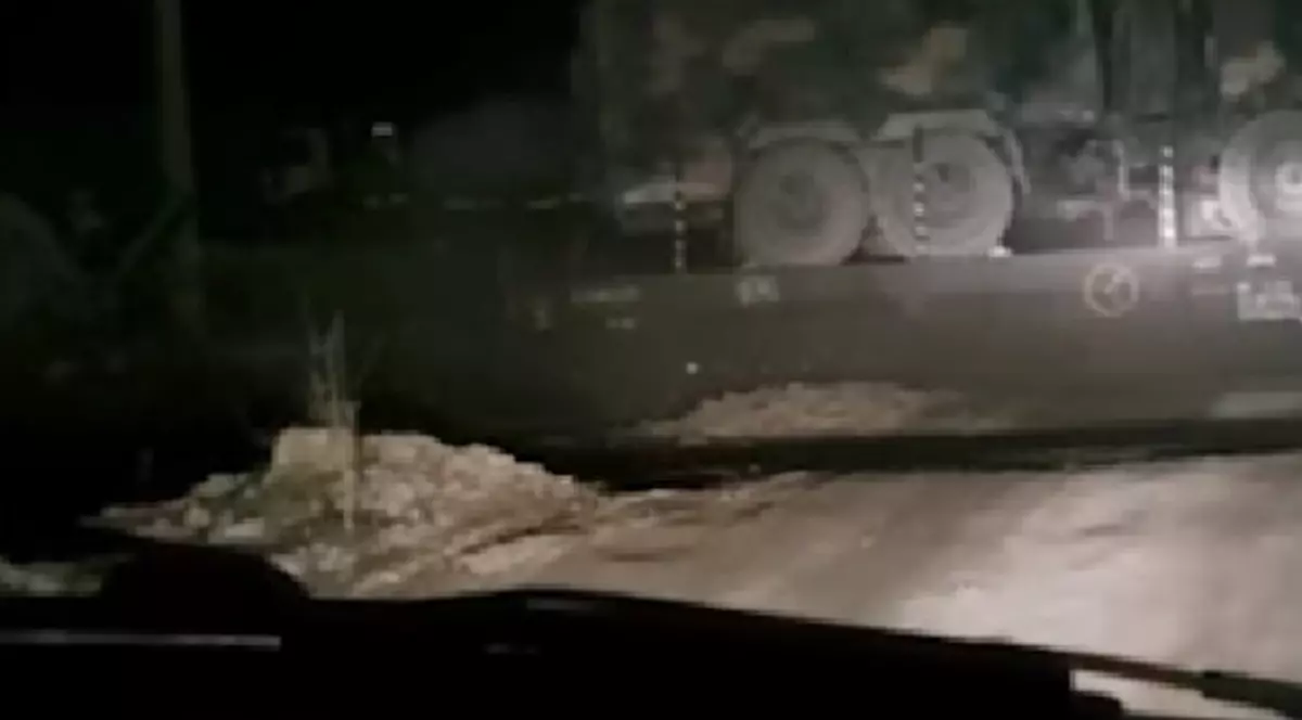 Un vagon al unui tren care transporta vehicule militare a deraiat, în Brașov. Momentul, surprins de o cameră de bord - VIDEO