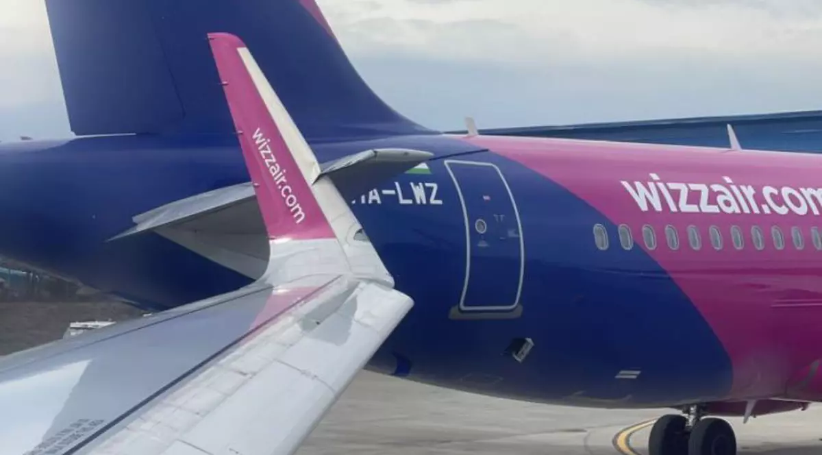 Două aeronave Wizz Air s-au ciocnit pe aeroportul din Suceava. Reacția operatorului aerian