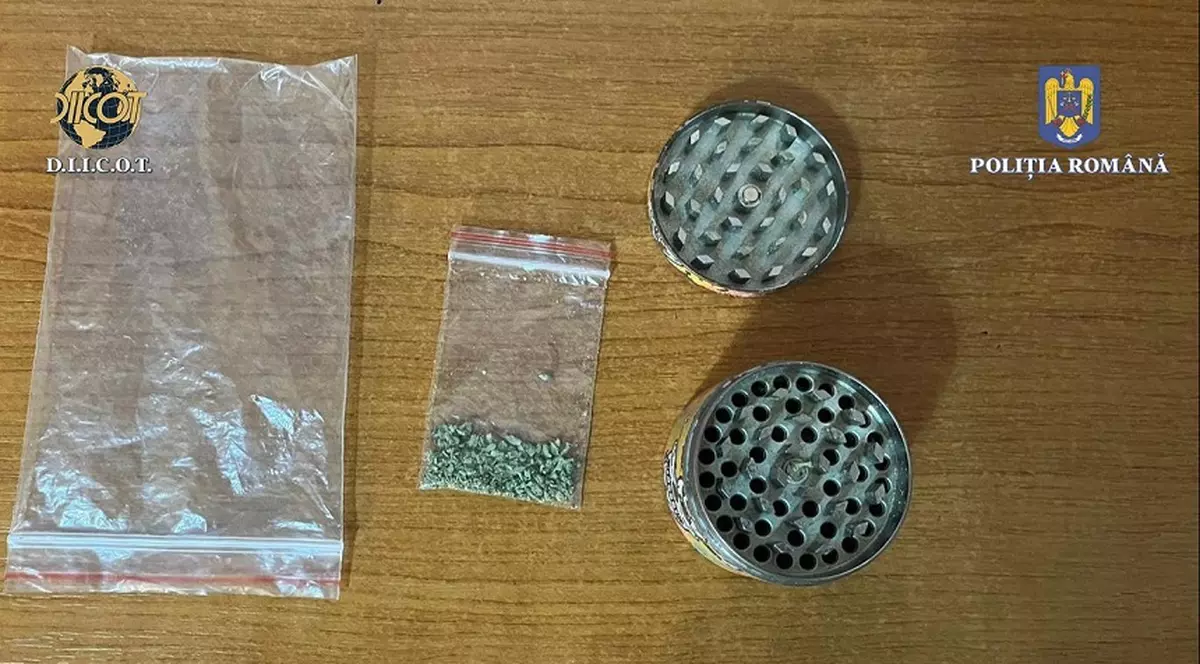 Percheziții în Bacău la persoane bănuite de trafic de droguri. Peste 20 de persoane vor fi audiate