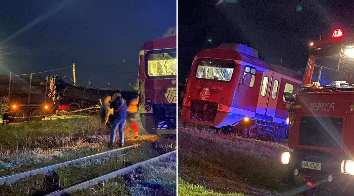 Accident în Prahova, între un tren de călători și un camion cu lemne. Patru persoane au fost rănite