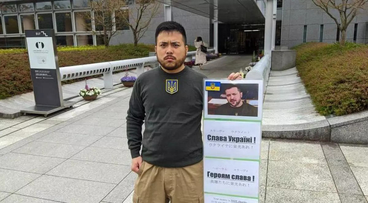 Studentul japonez care a venit îmbrăcat à la Zelenski, la ceremonia de absolvire a Universității din Kyoto: „Este idolul meu”