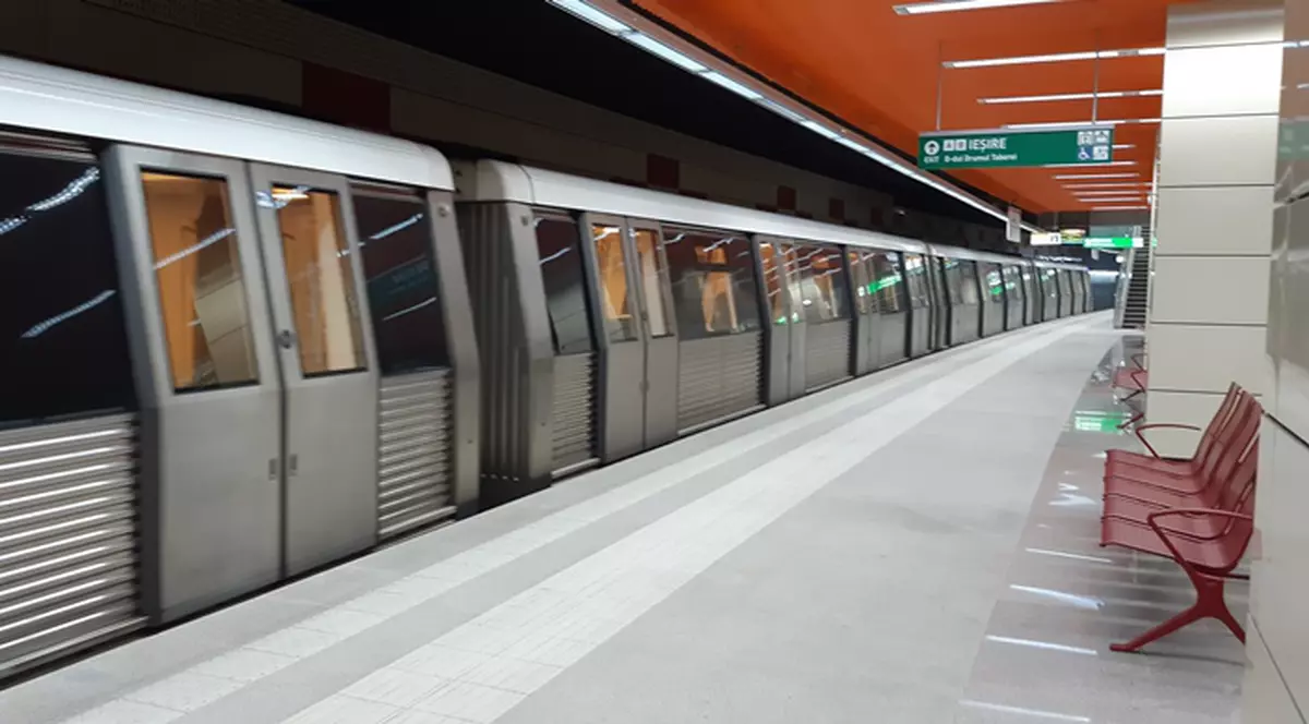 Verificări la stația de metrou Constantin Brâncoveanu, după ce un pasager a sunat la 112 și a semnalat că miroase a fum
