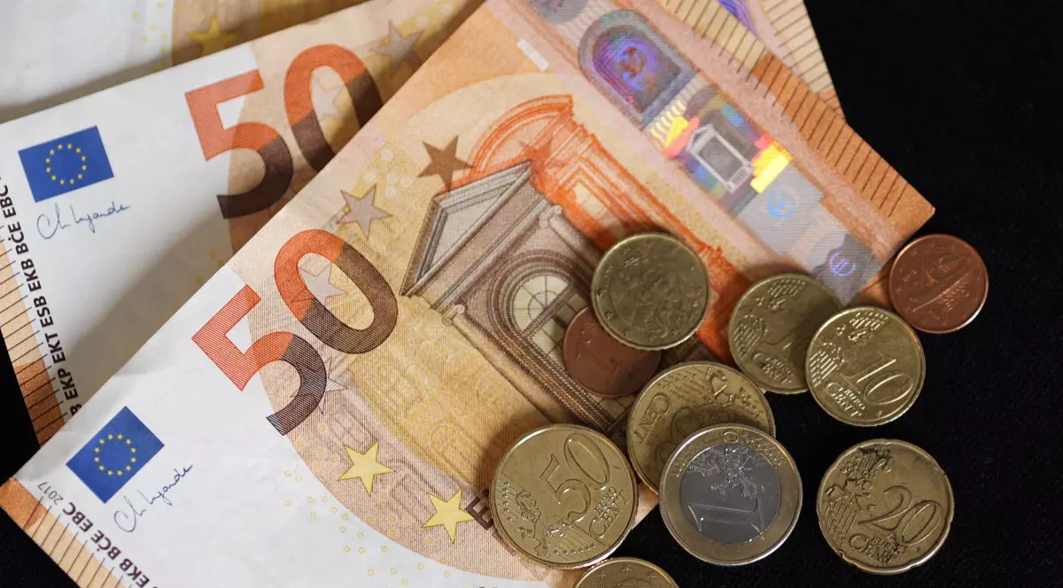 Eurostat: Inflaţia anuală în România și în UE, triplă în 2022 față de 2021