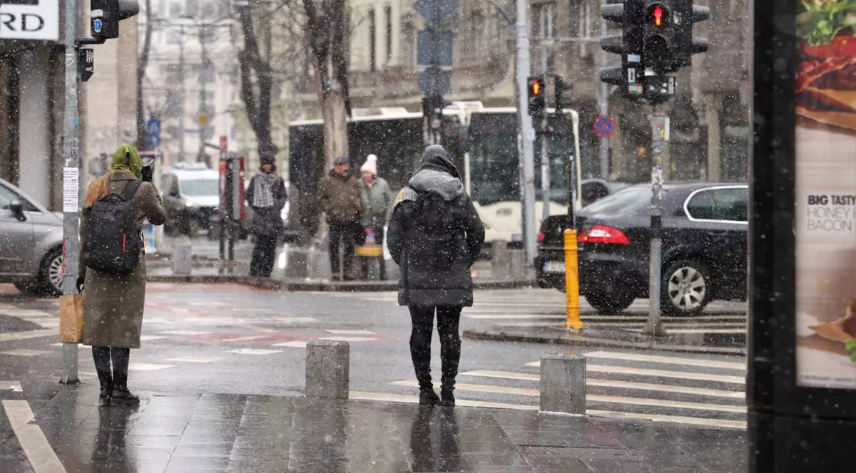 VIDEO Ninsoare în București și mai multe zone din țară, la final de martie. Val de aer rece în toată România