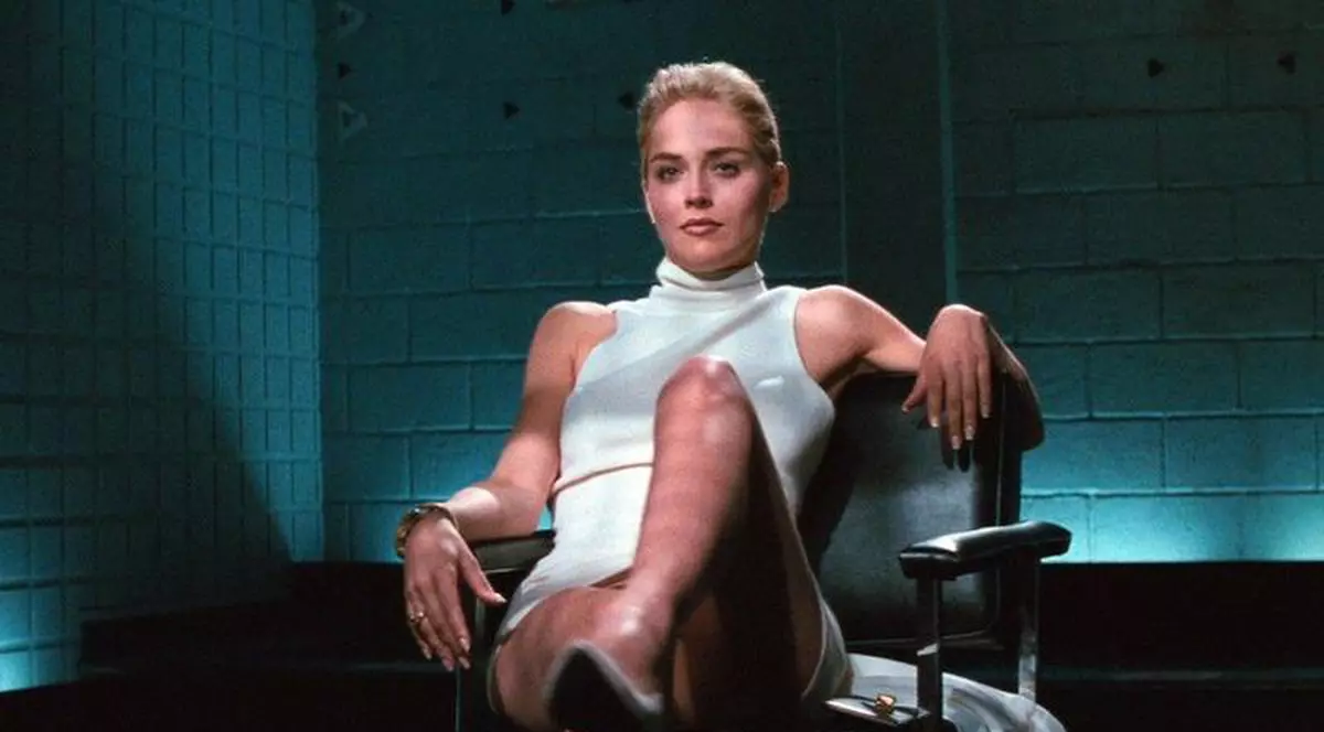 Sharon Stone spune că a pierdut custodia fiului său, în 2004, din cauza scenei de nuditate din „Basic Instinct”