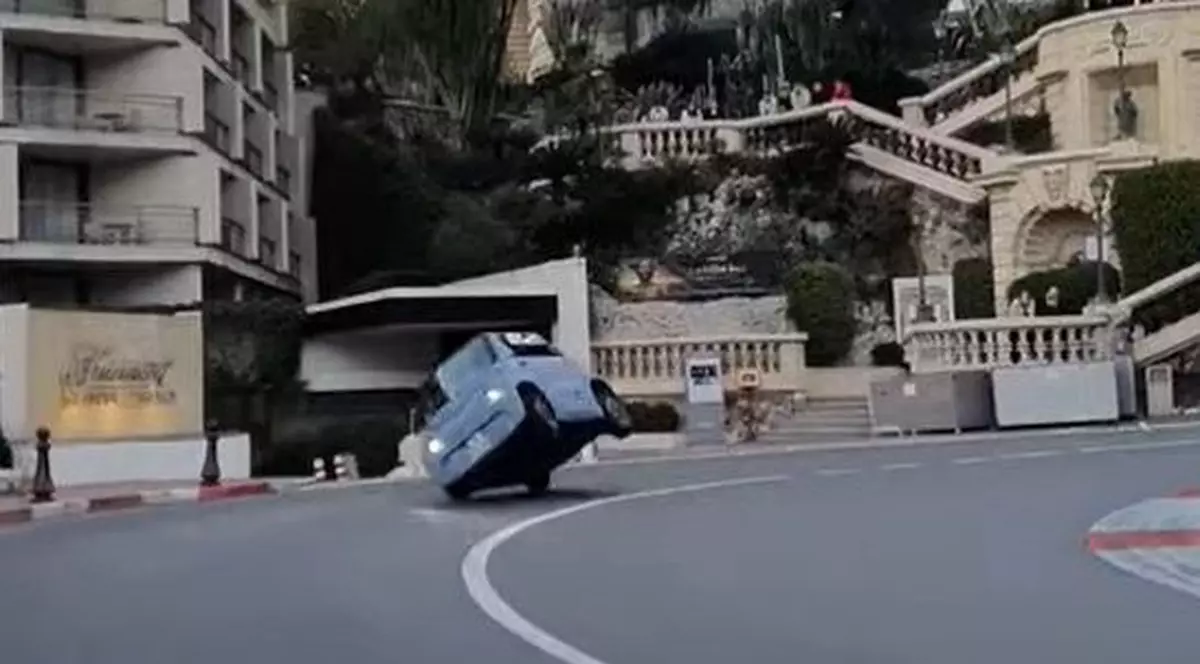 Un adolescent de 16 ani a vrut să testeze circuitul de Formula 1 de la Monte Carlo și s-a răsturnat într-o curbă