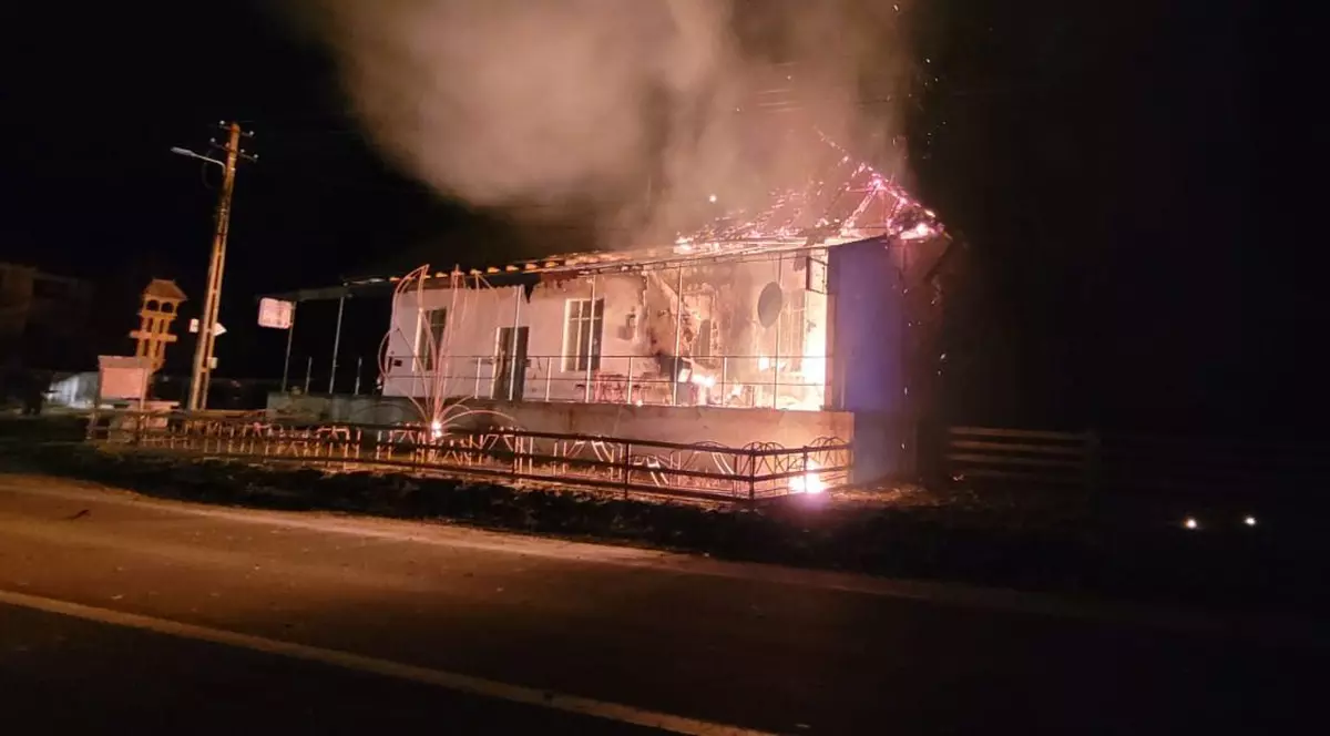 Bar din județul Neamț incendiat intenționat de un bărbat cu probleme psihice