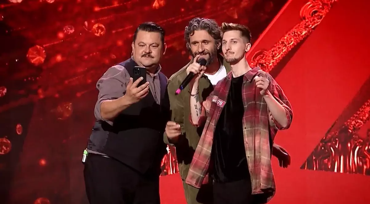 Mihai Bobonete și Dragoș Bucur, show la „Românii au talent”. Au cântat și dansat pe scenă, pe una dintre melodiile Andrei