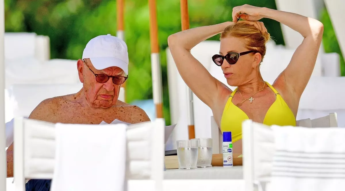 Rupert Murdoch s-a logodit și se va căsători a cincea oară, la 92 de ani. Viitoarea soție e o văduvă cu 26 de ani mai tânără