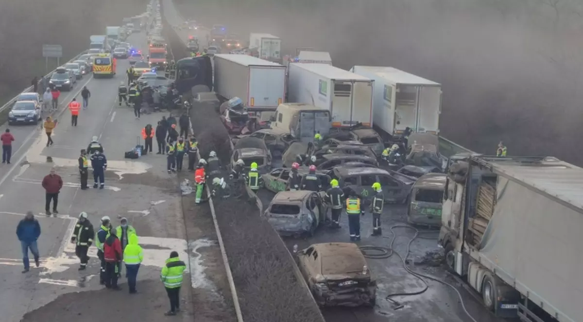 Trei români, răniți în accidentul uriaș din Ungaria în care au fost implicate 42 de vehicule. Unul e în stare gravă, spune MAE