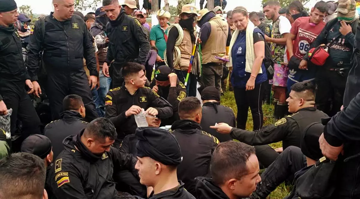 Un polițist a fost ucis și 79 au fost luați ostatici în urma unor proteste violente în Columbia